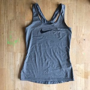 Nike pro workout tank size small